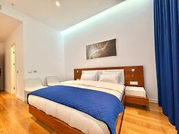 Condo Studio Plaza