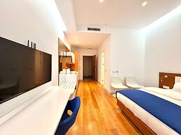 Condo Studio Plaza