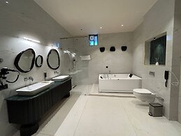 Omaya Suites