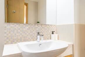 Peaceful 1-bedroom Apartment for 4 in Downtown