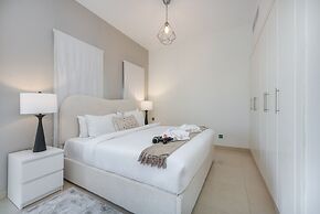 Luxurious Spacious 3-bedroom Villa With Private Pool at Springs 10