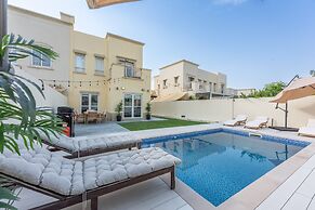 Luxurious Spacious 3-bedroom Villa With Private Pool at Springs 10