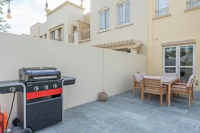Luxurious Spacious 3-bedroom Villa With Private Pool at Springs 10