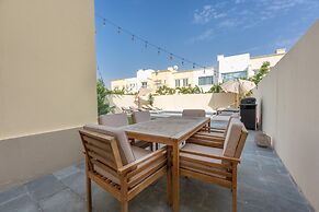 Luxurious Spacious 3-bedroom Villa With Private Pool at Springs 10