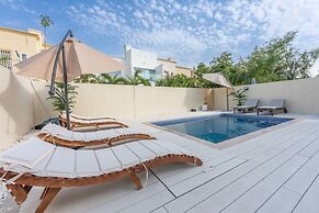 Luxurious Spacious 3-bedroom Villa With Private Pool at Springs 10