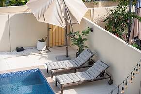 Luxurious Spacious 3-bedroom Villa With Private Pool at Springs 10