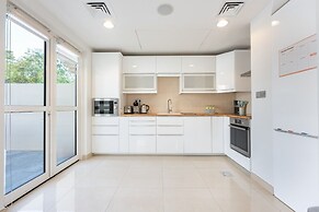 Luxurious Spacious 3-bedroom Villa With Private Pool at Springs 10