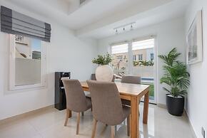 Luxurious Spacious 3-bedroom Villa With Private Pool at Springs 10