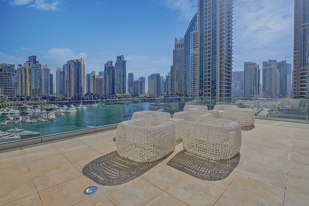 Modern Aesthetic 2-bedroom in Dubai Marina