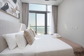 Modern Luxe 2BR in Business Bay