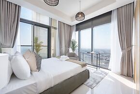 Modern Luxe 2BR in Business Bay