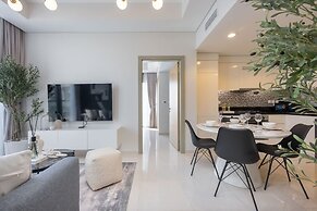 Modern Luxe 2BR in Business Bay