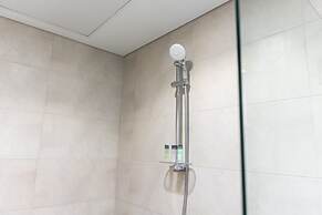 Modern Luxe 2BR in Business Bay