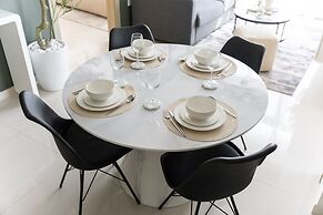 Modern Luxe 2BR in Business Bay