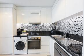 Modern Luxe 2BR in Business Bay