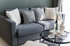 Modern Luxe 2BR in Business Bay