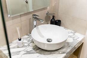 Modern Luxe 2BR in Business Bay