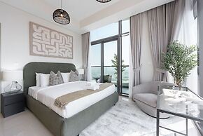 Modern Luxe 2BR in Business Bay