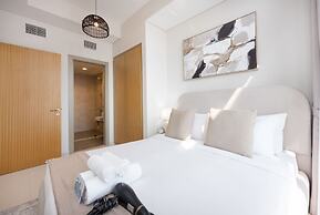 Modern Luxe 2BR in Business Bay