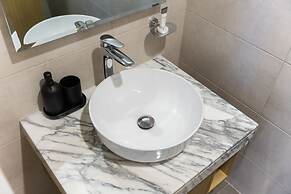 Modern Luxe 2BR in Business Bay