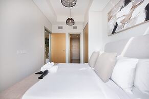 Modern Luxe 2BR in Business Bay