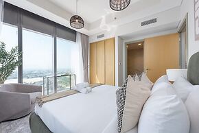 Modern Luxe 2BR in Business Bay