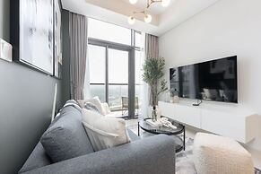 Modern Luxe 2BR in Business Bay