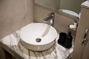 Modern Luxe 2BR in Business Bay