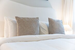 Prime 2BR Near Marina Mall Tram
