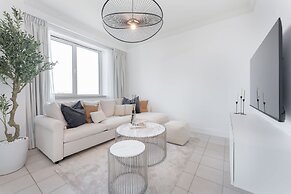 Prime 2BR Near Marina Mall Tram