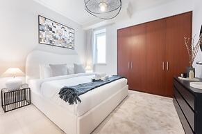 Prime 2BR Near Marina Mall Tram