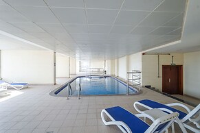 Sleeps 4 in This 2 Bedroom Apartment in Dubai Gate 2