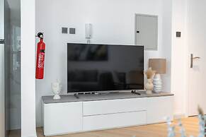 Sleeps 4 in This 2 Bedroom Apartment in Dubai Gate 2