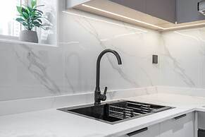 Sleeps 4 in This 2 Bedroom Apartment in Dubai Gate 2