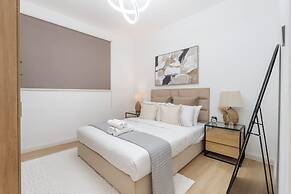 Sleeps 4 in This 2 Bedroom Apartment in Dubai Gate 2