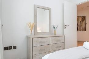 Sleeps 4 in This 2 Bedroom Apartment in Dubai Gate 2