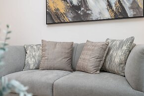 Sleeps 4 in This 2 Bedroom Apartment in Dubai Gate 2