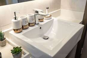 Utterly Mesmerizing Studio in JVC