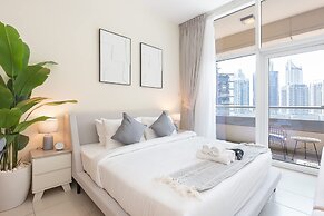 Minimalist and Modern Studio in Business Bay
