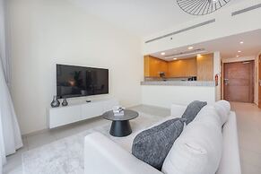 Minimalist and Modern Studio in Business Bay