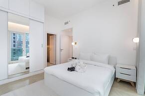 A Fabulous 1 Bedroom Apartment in Marina Pinnacle