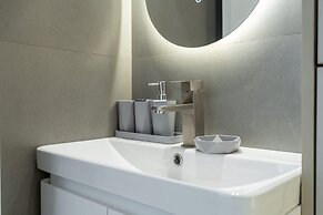 A Fabulous 1 Bedroom Apartment in Marina Pinnacle