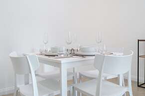 A Fabulous 1 Bedroom Apartment in Marina Pinnacle