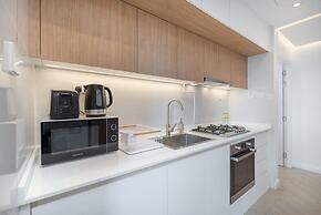 A Fabulous 1 Bedroom Apartment in Marina Pinnacle