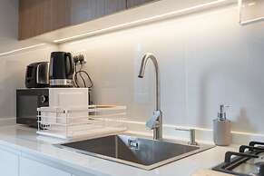 A Fabulous 1 Bedroom Apartment in Marina Pinnacle