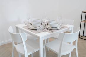 A Fabulous 1 Bedroom Apartment in Marina Pinnacle