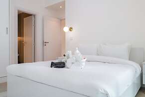 A Fabulous 1 Bedroom Apartment in Marina Pinnacle