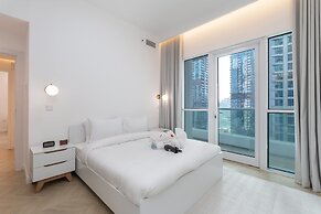 A Fabulous 1 Bedroom Apartment in Marina Pinnacle