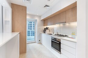A Fabulous 1 Bedroom Apartment in Marina Pinnacle