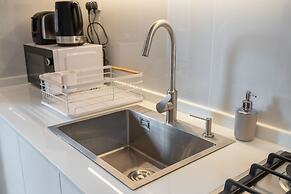 A Fabulous 1 Bedroom Apartment in Marina Pinnacle